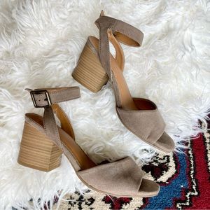 Universal Thread Heels | Megan Suede Neutral Block Heel